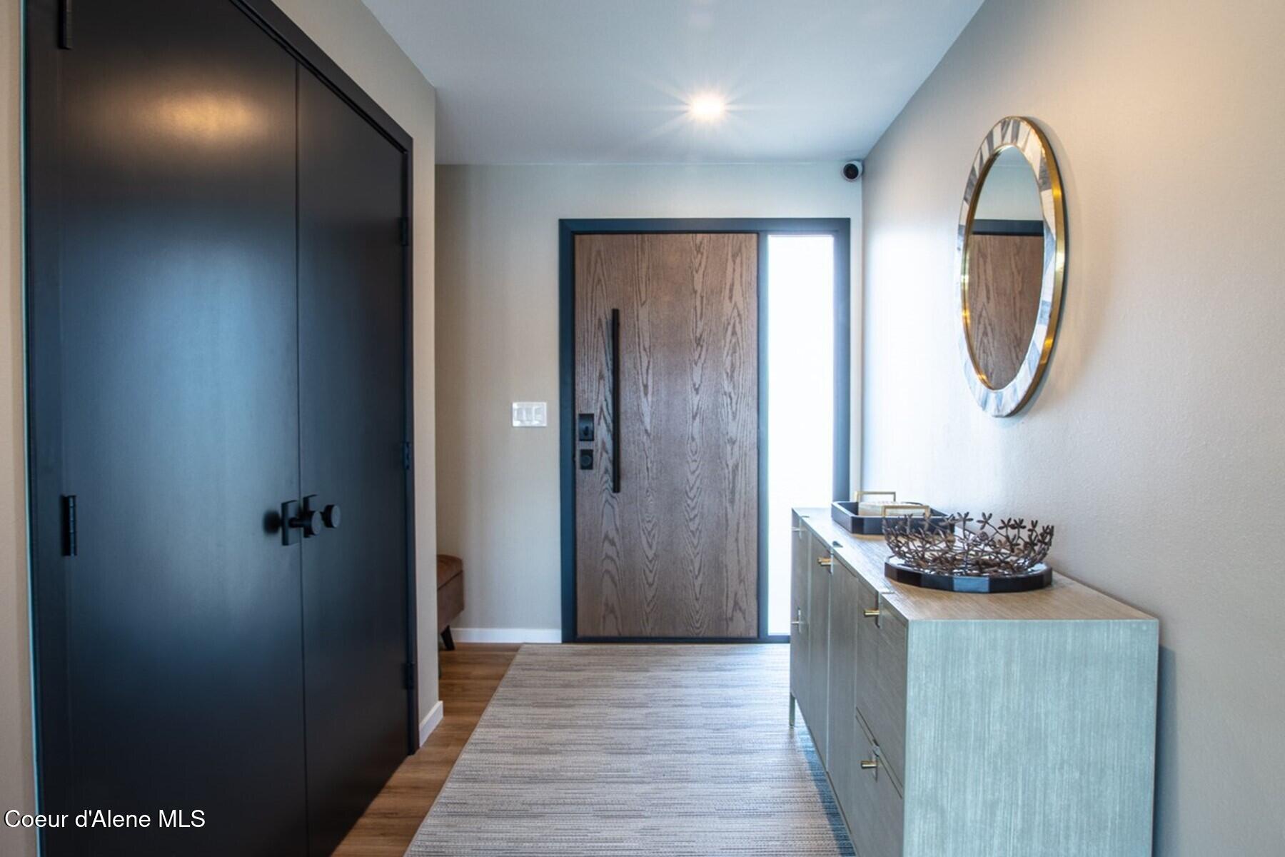 475 Campbell Point Road Laclede, ID 83841 - Photo 8 of 66 Inviting Foyer