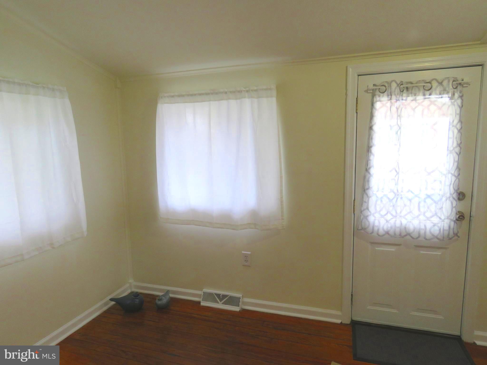 247 G Street Carneys Point, NJ 08069 - Photo 11 of 32 Sunroom