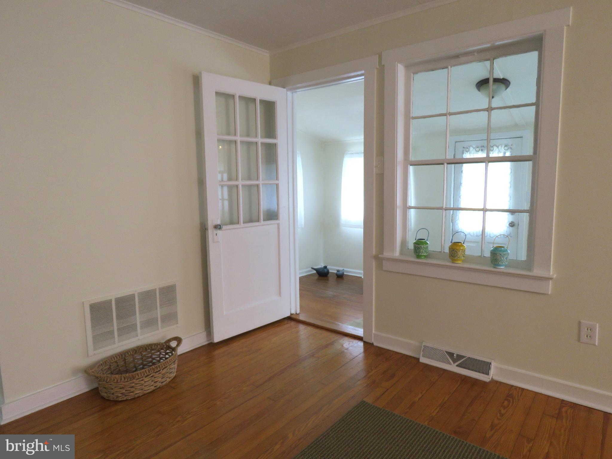 247 G Street Carneys Point, NJ 08069 - Photo 20 of 32 Living room