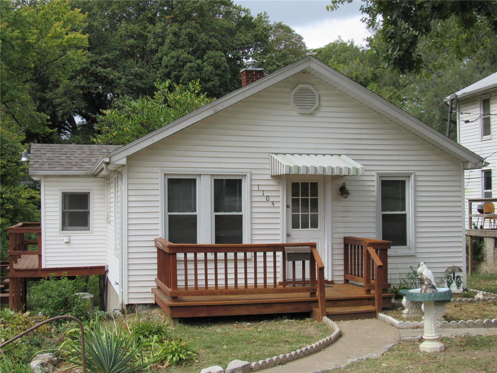 1104 Rixon Street Alton, IL 62002 - Photo 1 of 20 Gallery Image 1