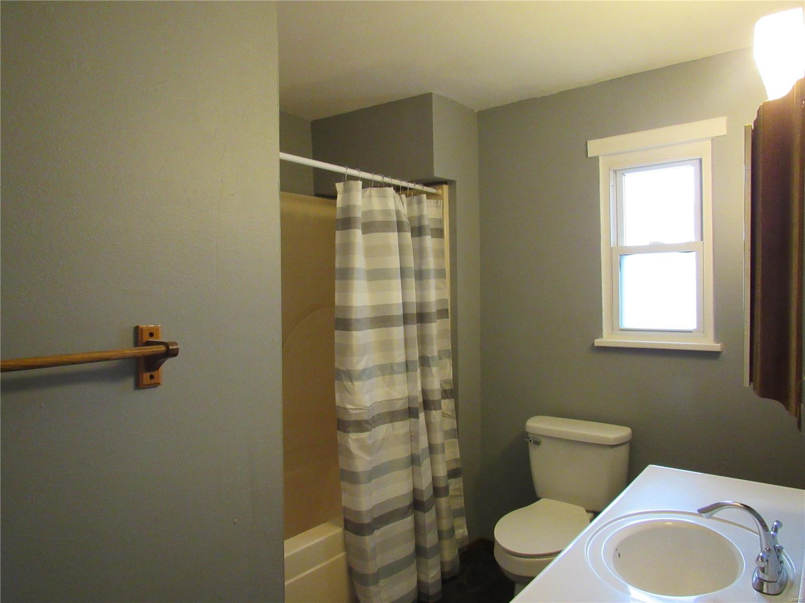 1104 Rixon Street Alton, IL 62002 - Photo 14 of 20 Gallery Image 14
