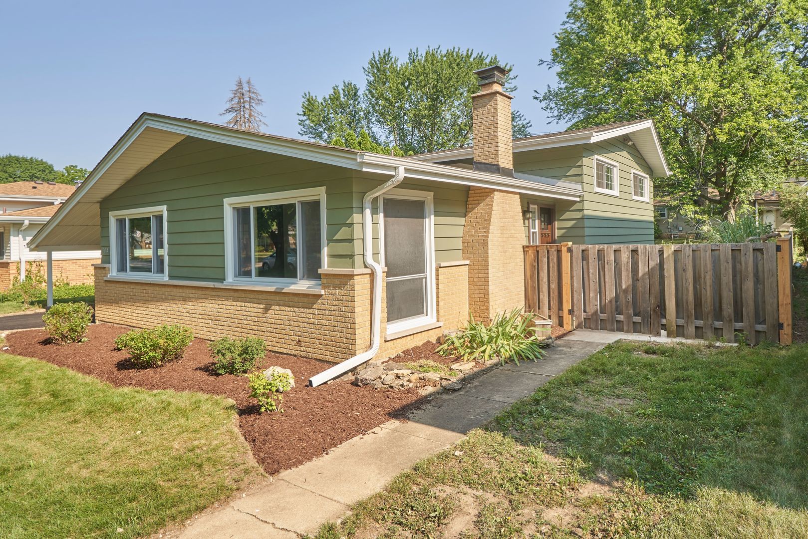 504 Lisa Road West Dundee, IL 60118 - Photo 2 of 27