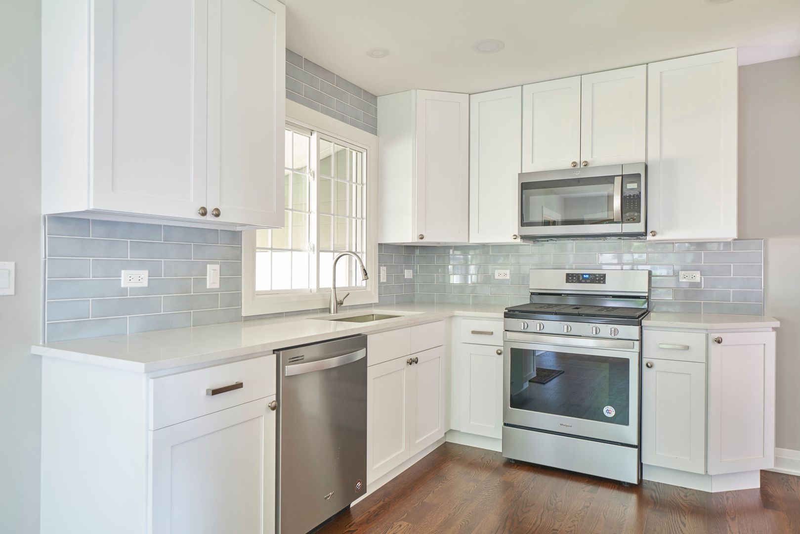 504 Lisa Road West Dundee, IL 60118 - Photo 5 of 27
