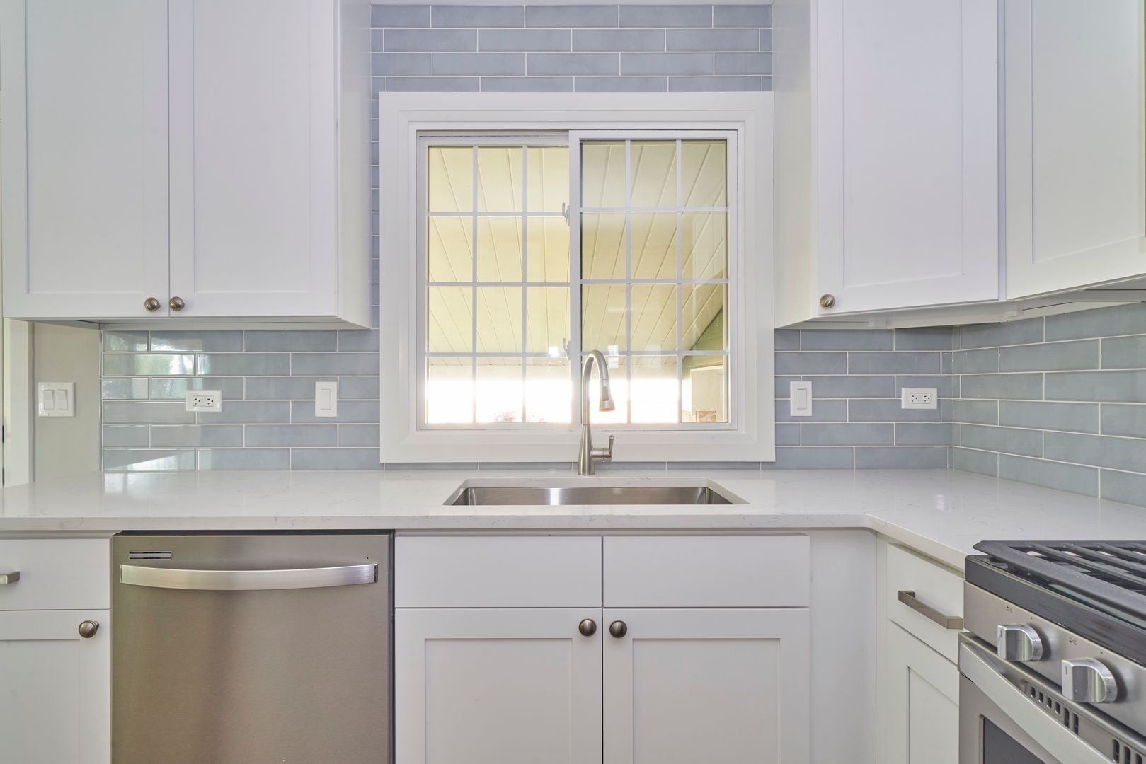 504 Lisa Road West Dundee, IL 60118 - Photo 8 of 27