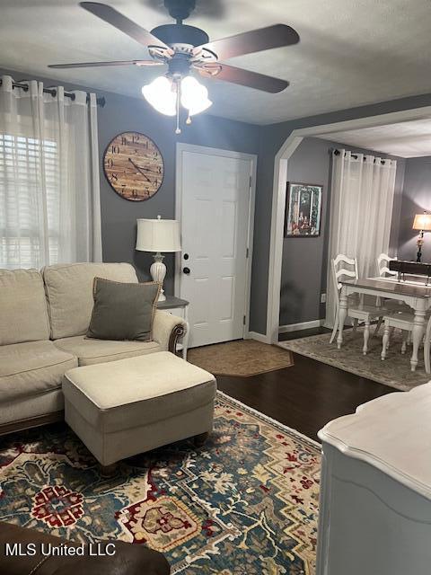 5398 Scotland Road Bentonia, MS 39040 - Photo 29 of 38 Living Room