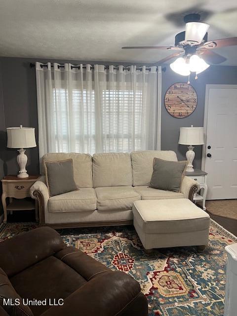 5398 Scotland Road Bentonia, MS 39040 - Photo 30 of 38 Living Room
