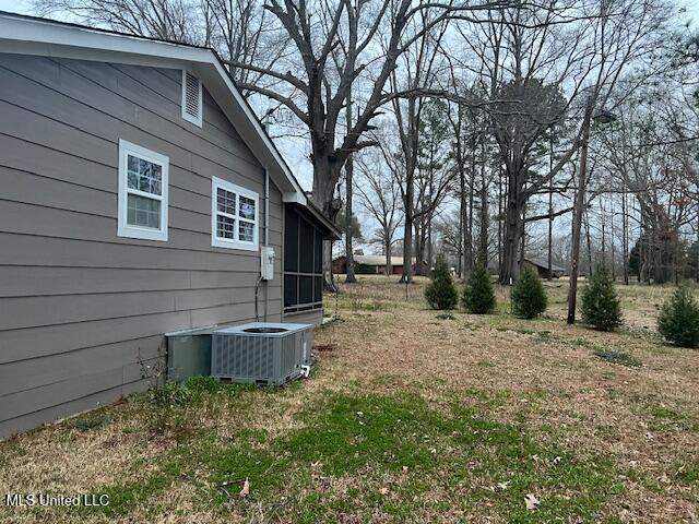 5398 Scotland Road Bentonia, MS 39040 - Photo 4 of 38 Side Yard