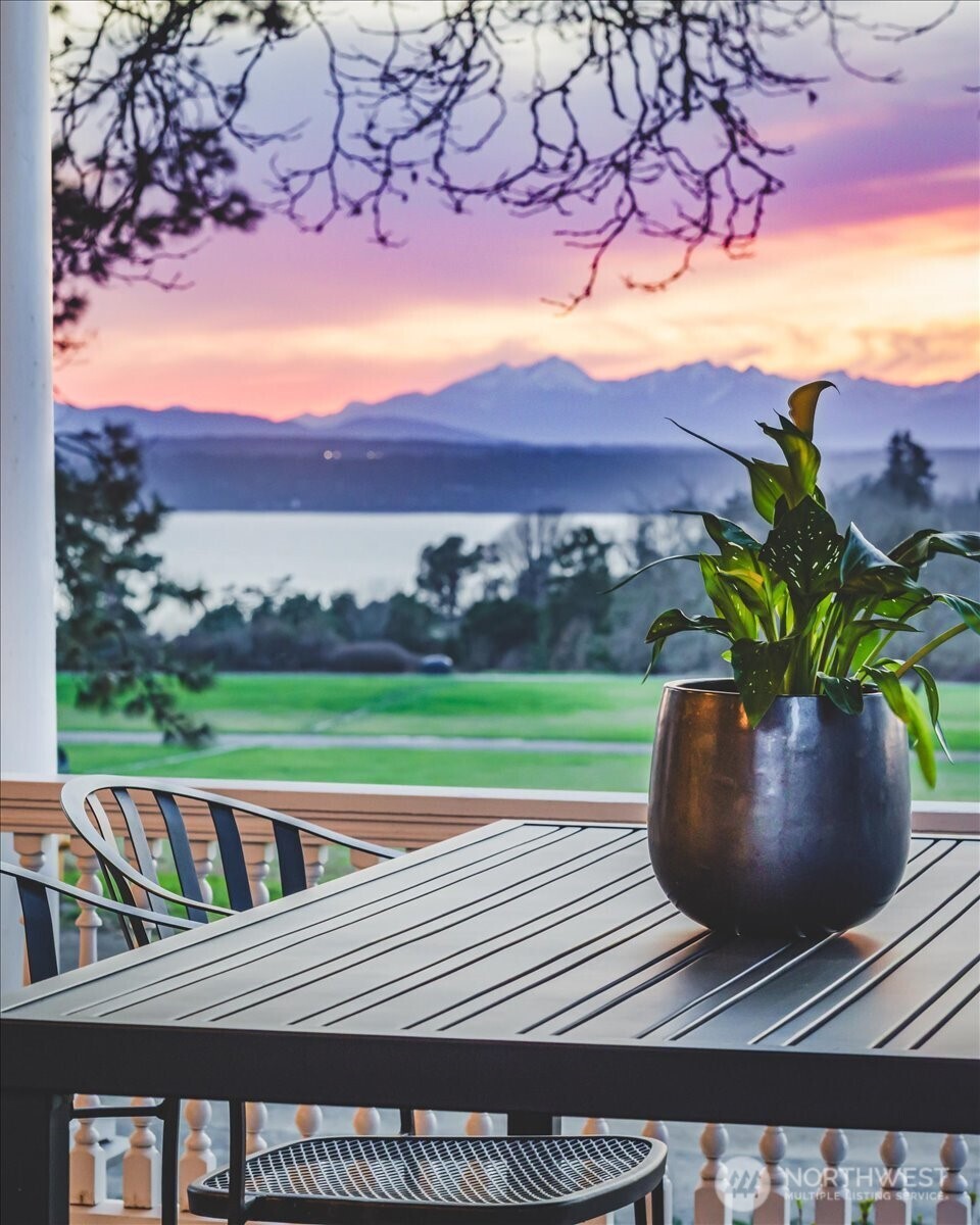 4200 Washington Avenue Seattle, WA 98199 - Photo 34 of 40 a view of a chairs on the roof deck