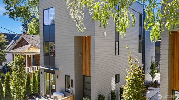 $1,149,950 | 8037 Wallingford Avenue North, Seattle, WA 98103