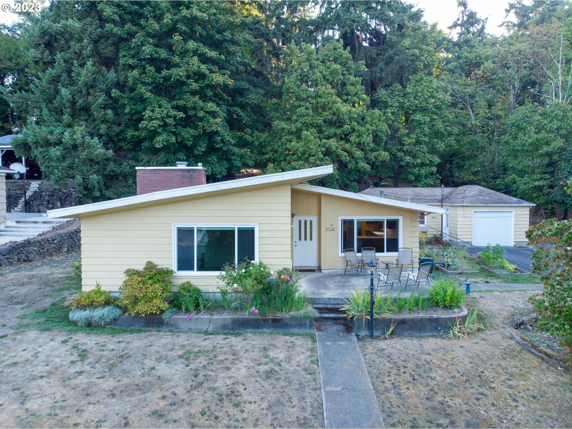 3226 Pacific Way Longview, WA 98632 - Photo 1 of 32 Gallery Image 1