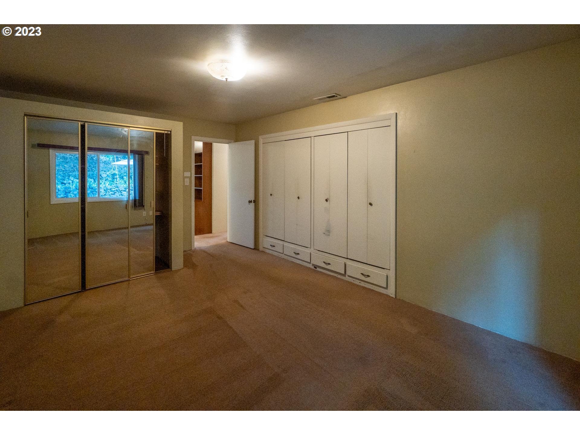 3226 Pacific Way Longview, WA 98632 - Photo 20 of 32 Gallery Image 20