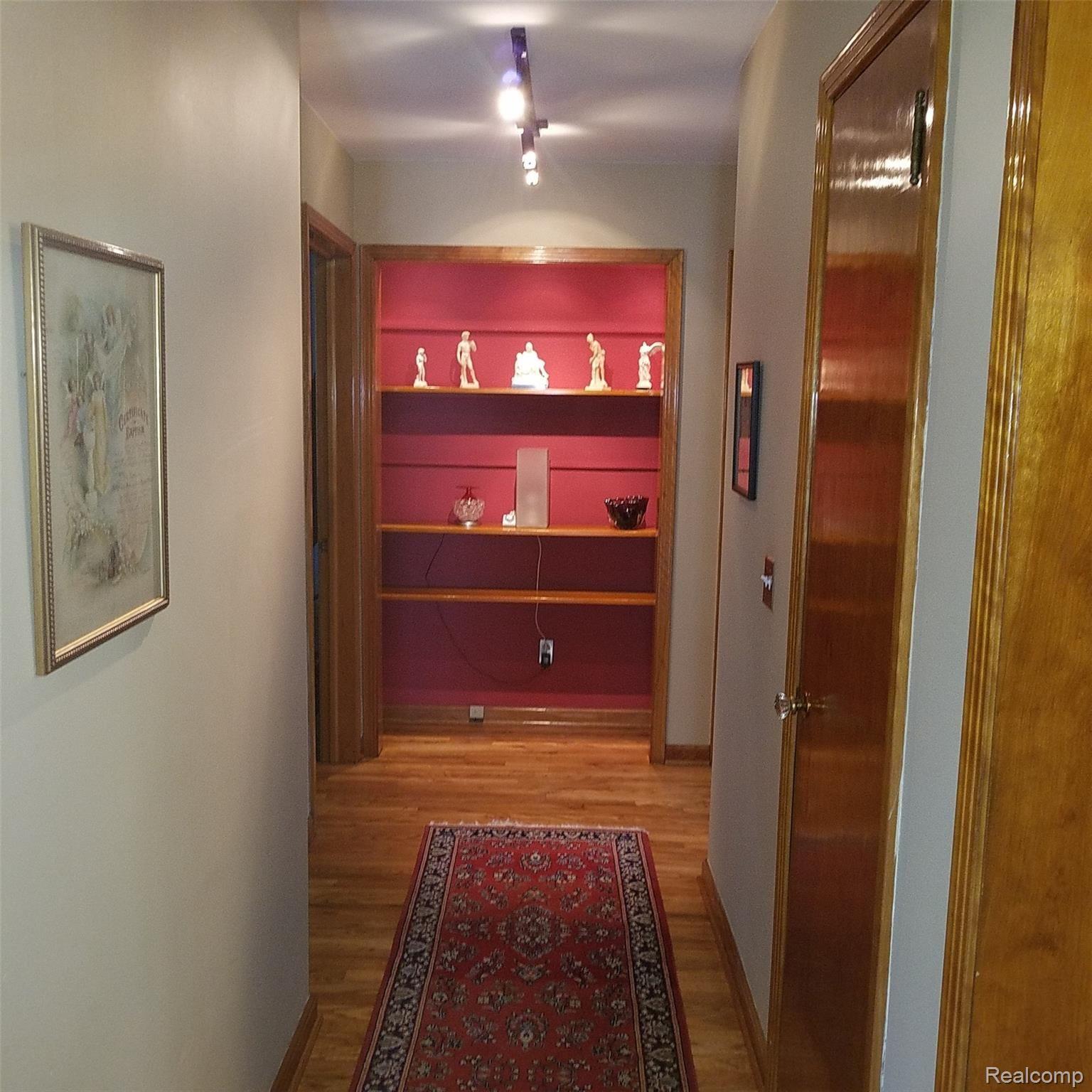 412 Roland Court Grosse Pointe, MI 48236 - Photo 14 of 44 412 Roland Ct Main Hall.jpg