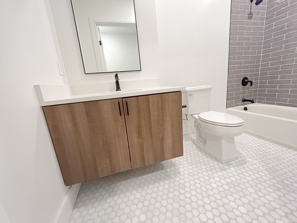 33 Ward Street, Unit 12 Boston, MA 02127 - Photo 9 of 19 a bathroom with a toilet a sink and bathtub
