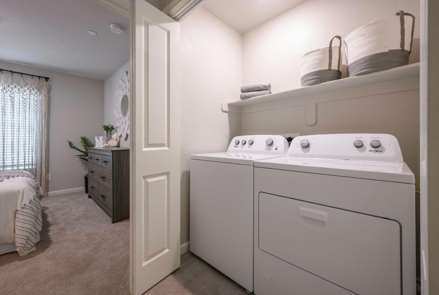 1553 Seneca Drive, Unit 86 Madera, CA 93637 - Photo 20 of 21 a utility room with dryer and washer