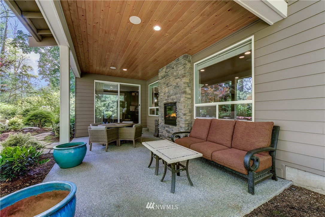 1607 233rd Street Southeast Bothell, WA 98021 - Photo 33 of 36 a outdoor living space with furniture and a potted plant
