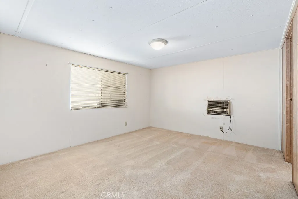 1700 South State Street, Unit 76 Hemet, CA 92543 - Photo 24 of 36 an empty room with windows