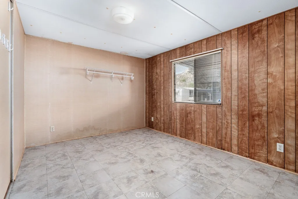 1700 South State Street, Unit 76 Hemet, CA 92543 - Photo 30 of 36 an empty room with windows