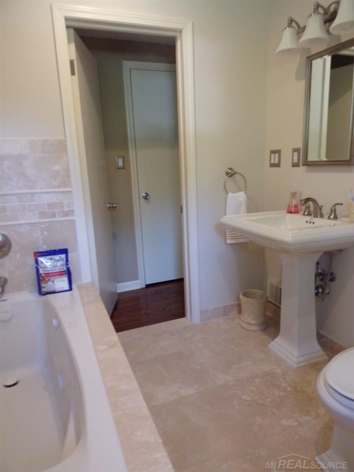 1070 North Renaud Road Grosse Pointe Woods, MI 48236 - Photo 39 of 50