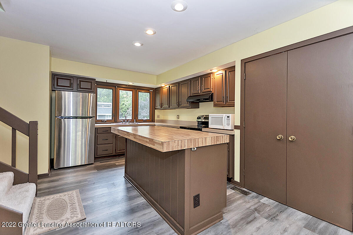 1222 Buckingham Road Haslett, MI 48840 - Photo 15 of 31 15