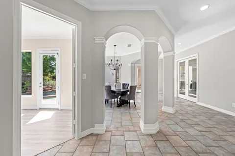 $875,000 | 70 Blooming Grove Lane, Houston, TX 77077