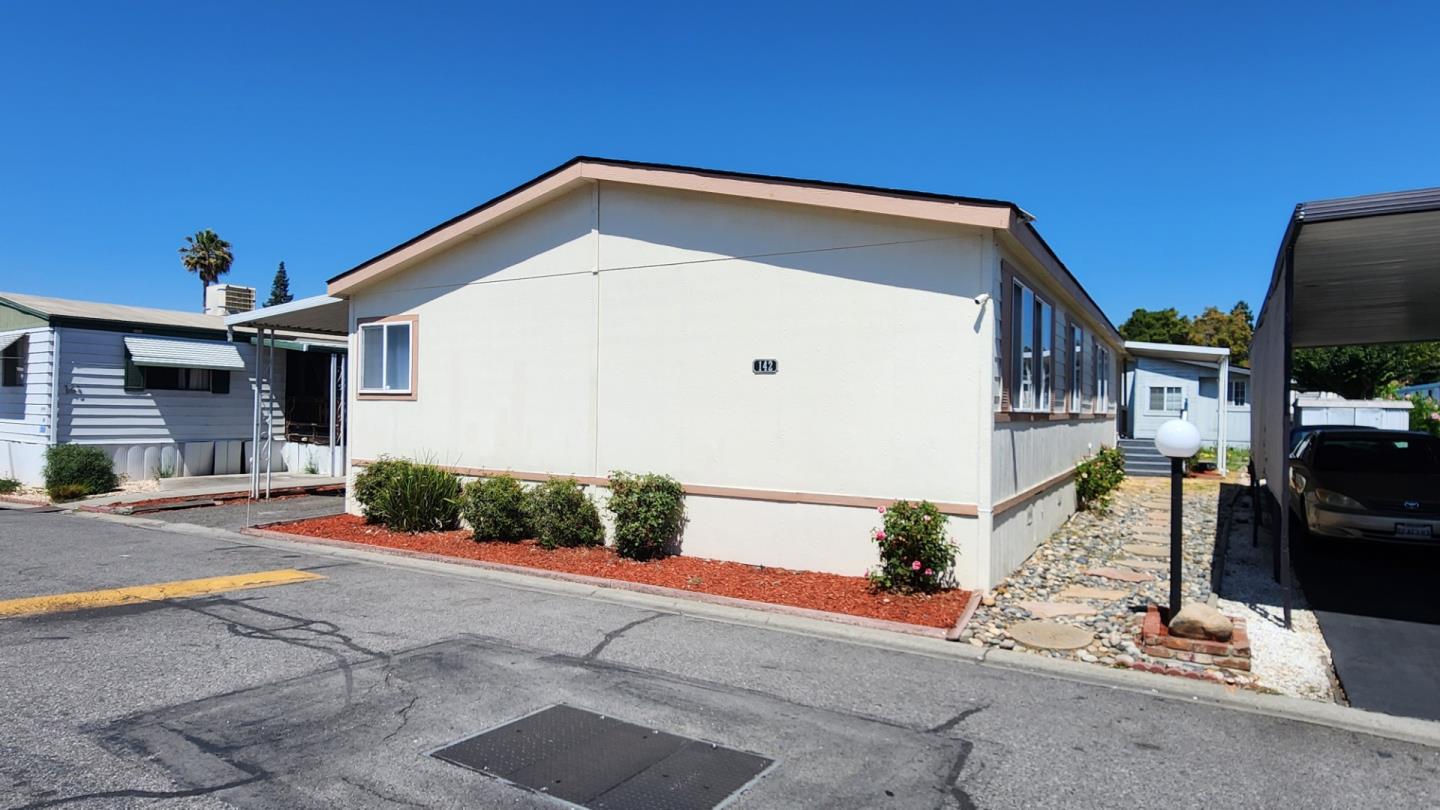 5450 Monterey Road, Unit 142 San Jose, CA 95111 - Photo 4 of 13 a front view of a house with a yard