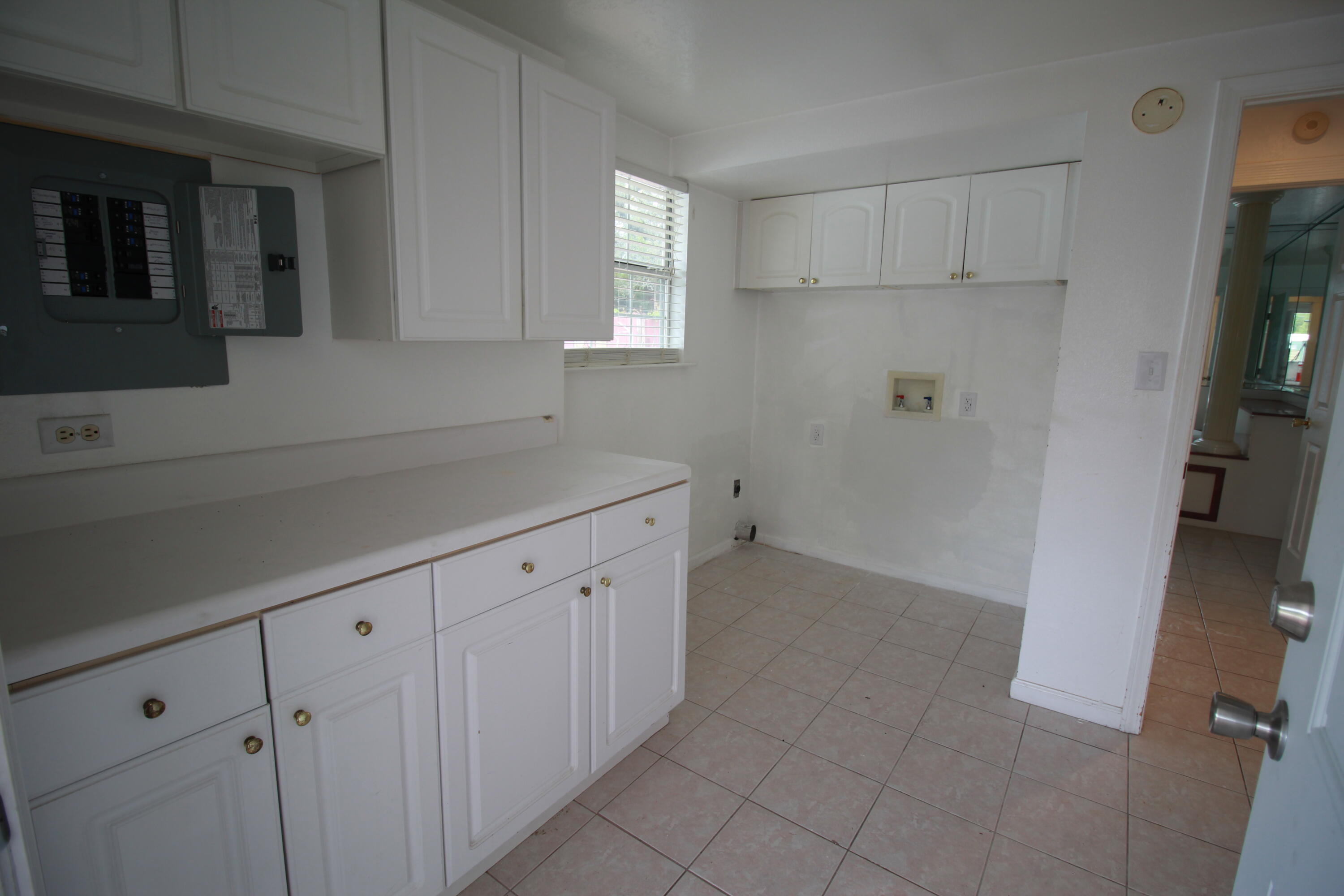103 Thornhill Road Fort Walton Beach, FL 32547 - Photo 18 of 26 Laundry
