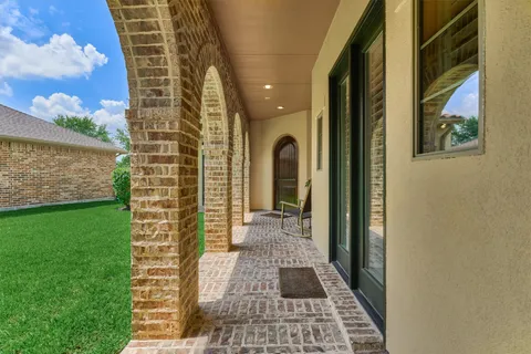 $895,000 | 82 East Crystal Canyon Circle, The Woodlands, TX 77389
