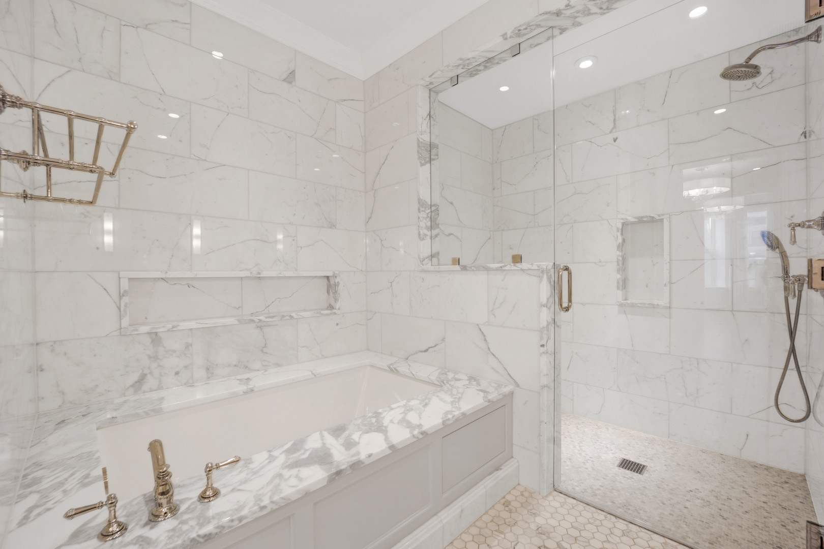 105 West Chestnut Street Chicago, IL 60610 - Photo 11 of 33