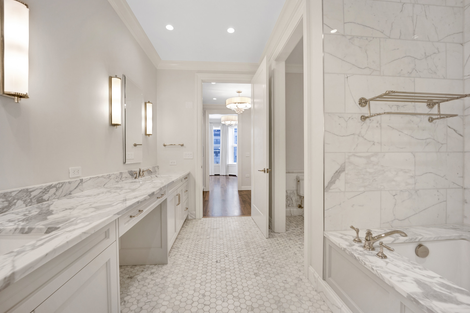 105 West Chestnut Street Chicago, IL 60610 - Photo 12 of 33