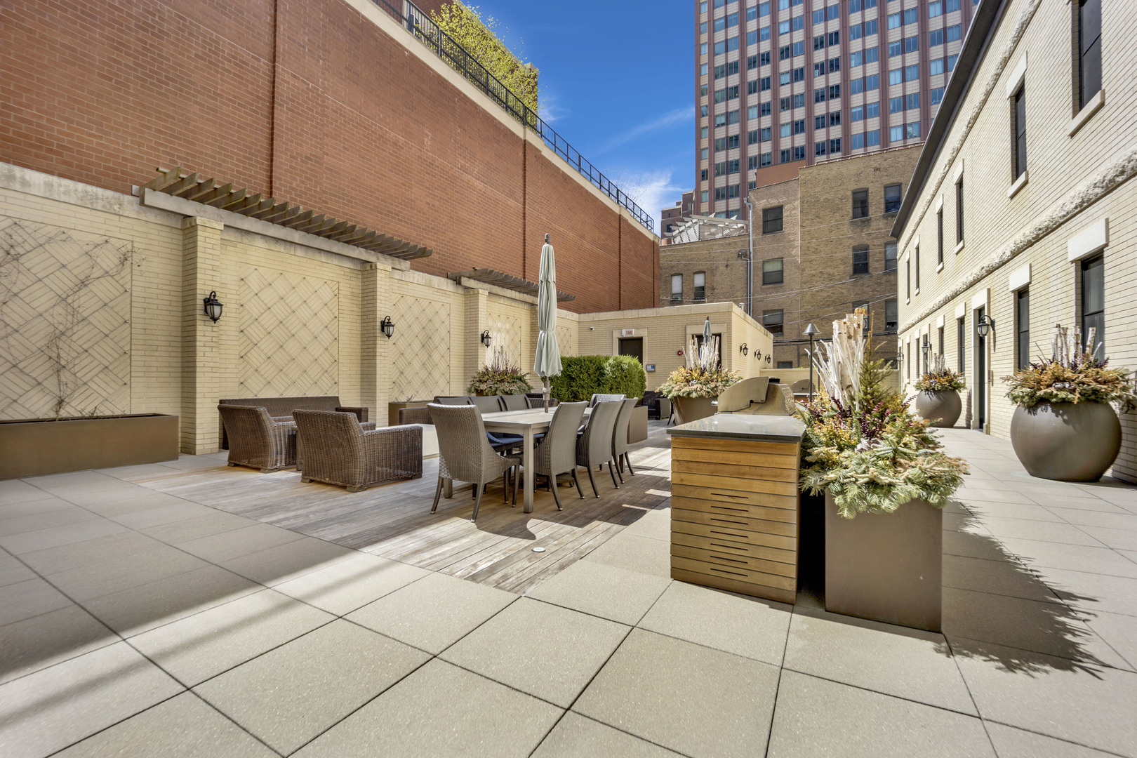 105 West Chestnut Street Chicago, IL 60610 - Photo 13 of 33