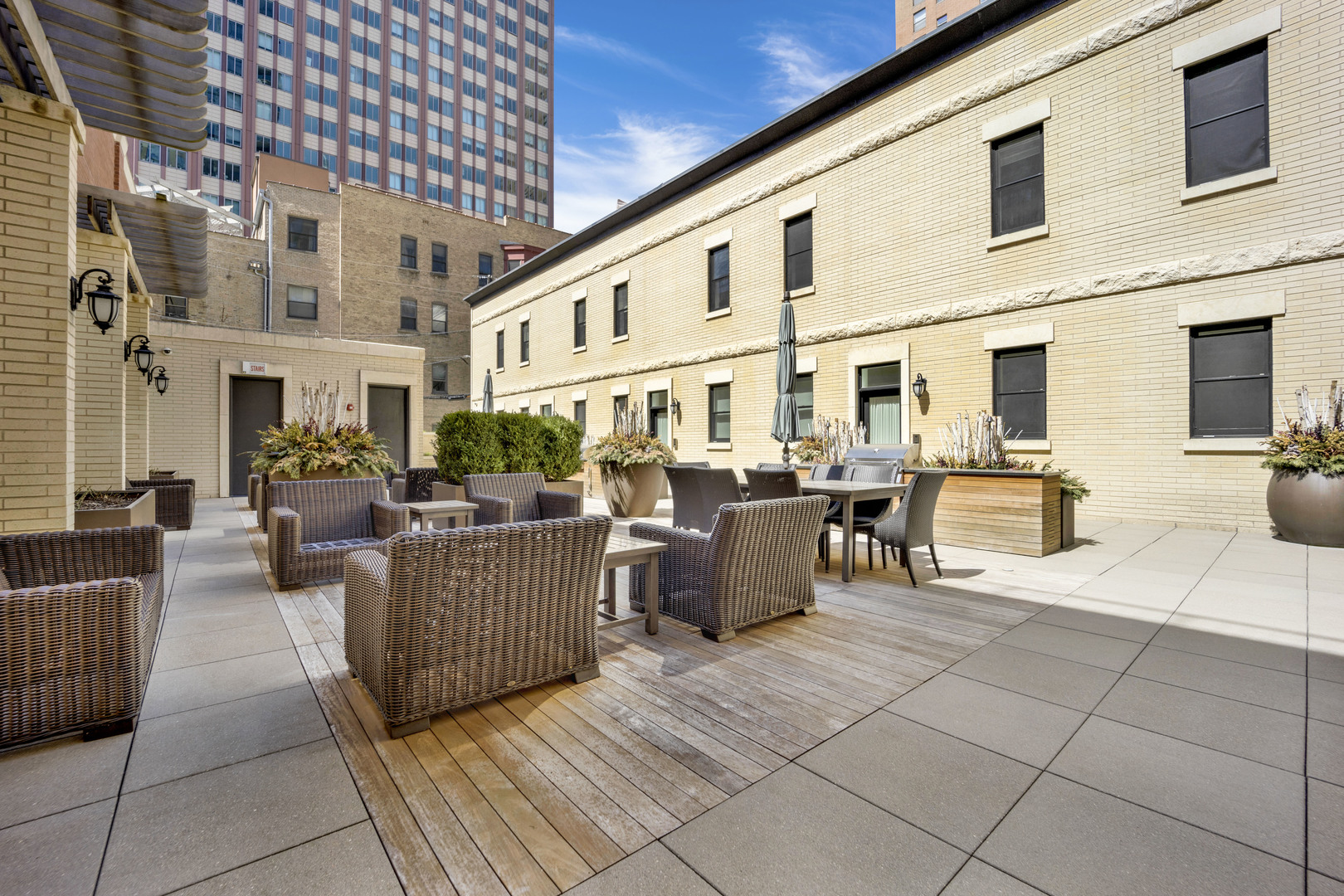 105 West Chestnut Street Chicago, IL 60610 - Photo 14 of 33