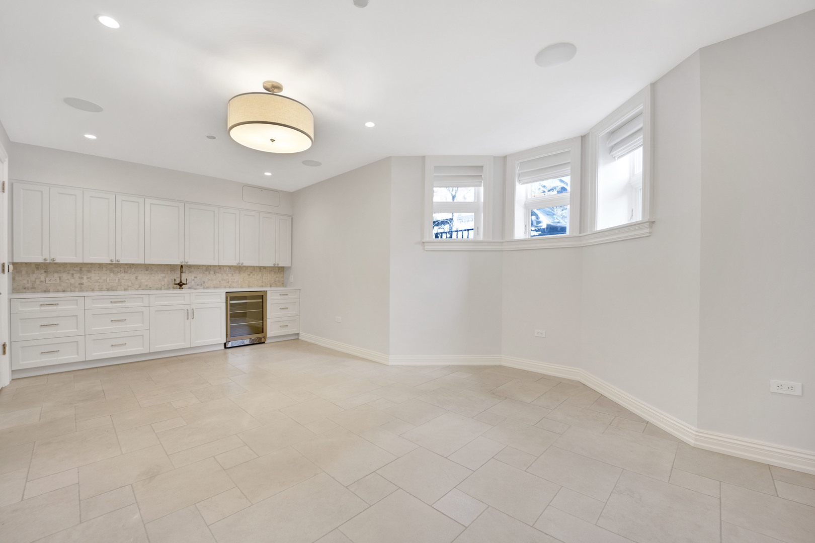 105 West Chestnut Street Chicago, IL 60610 - Photo 17 of 33
