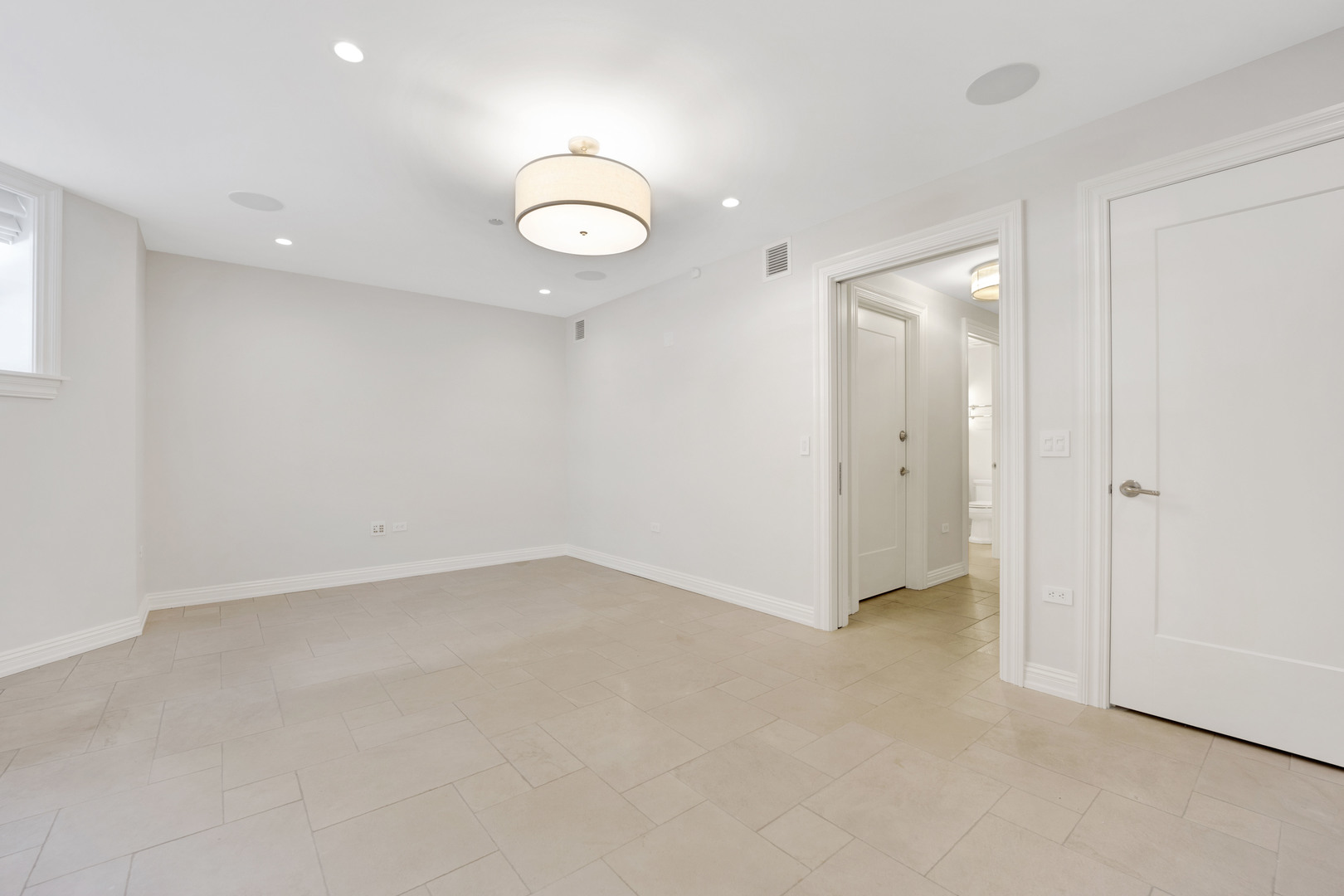 105 West Chestnut Street Chicago, IL 60610 - Photo 18 of 33