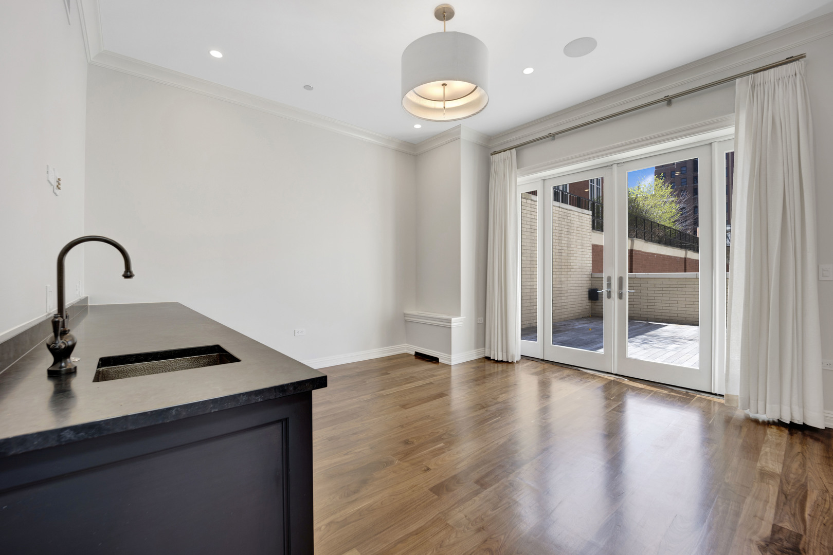 105 West Chestnut Street Chicago, IL 60610 - Photo 27 of 33