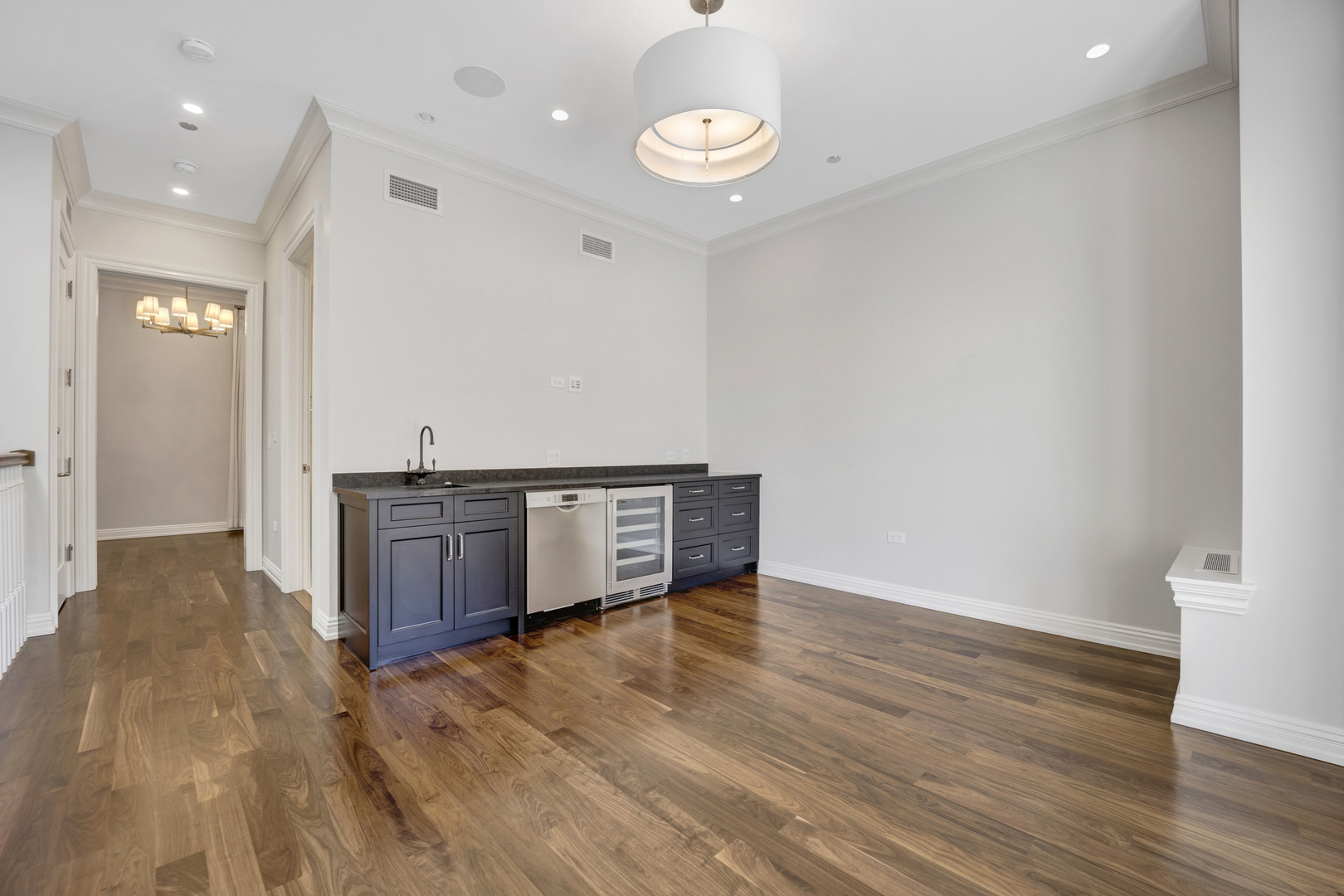 105 West Chestnut Street Chicago, IL 60610 - Photo 28 of 33