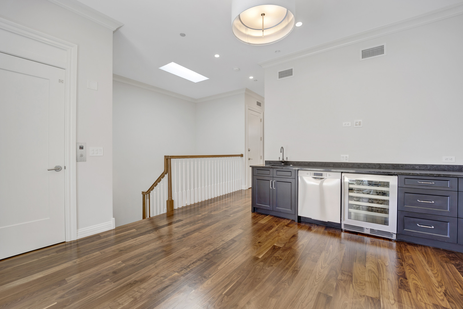 105 West Chestnut Street Chicago, IL 60610 - Photo 29 of 33