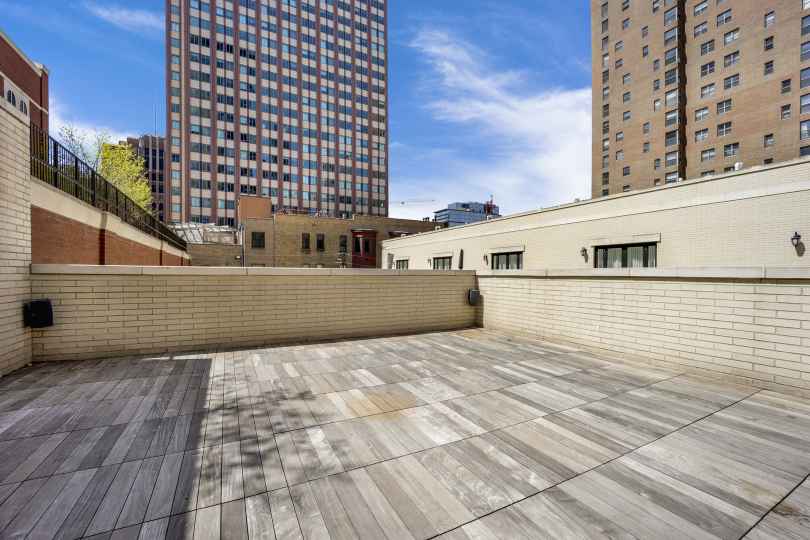 105 West Chestnut Street Chicago, IL 60610 - Photo 30 of 33