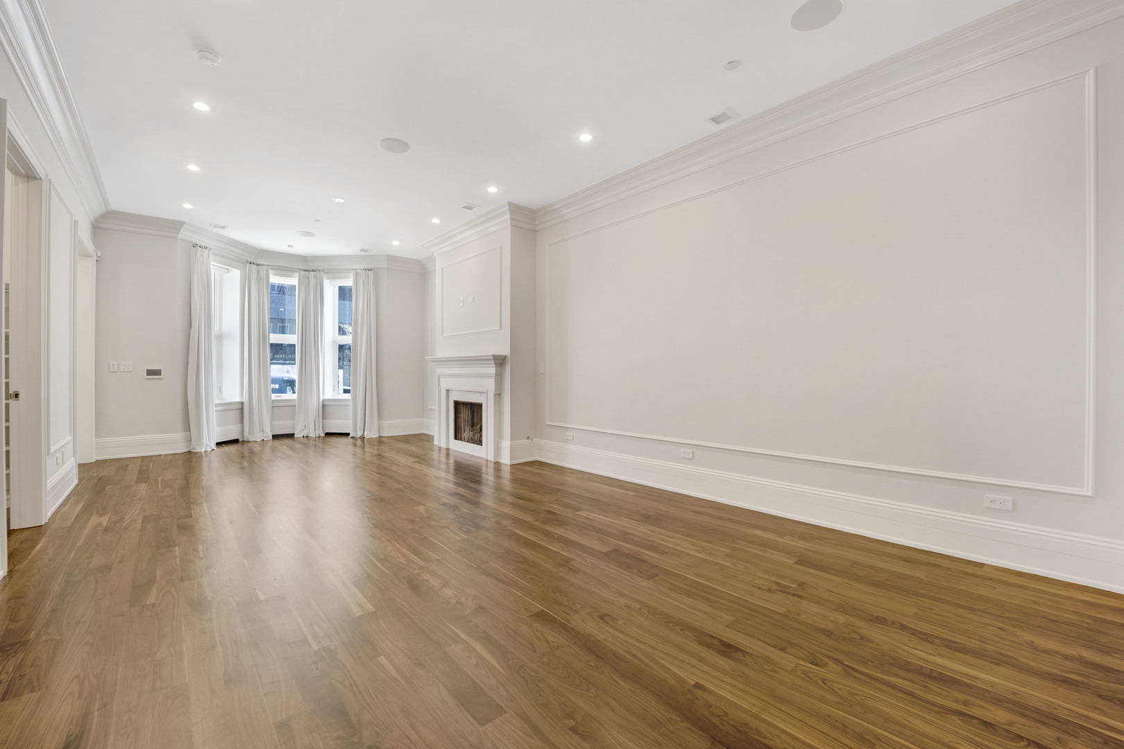 105 West Chestnut Street Chicago, IL 60610 - Photo 3 of 33