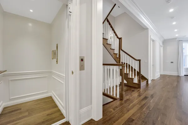 $16,500 | 105 West Chestnut Street, Chicago, IL 60610