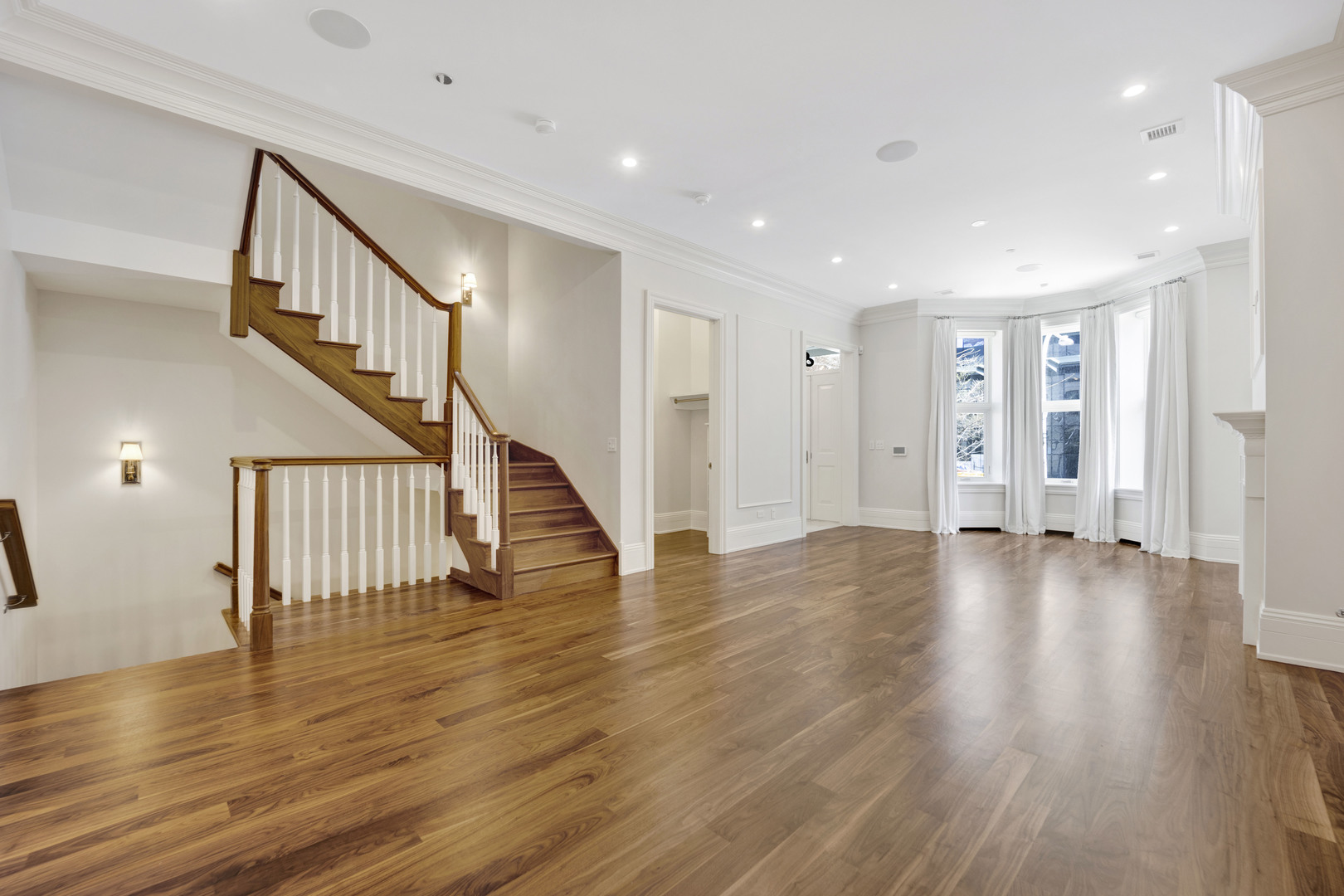 105 West Chestnut Street Chicago, IL 60610 - Photo 4 of 33