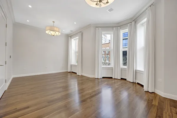 $16,500 | 105 West Chestnut Street, Chicago, IL 60610