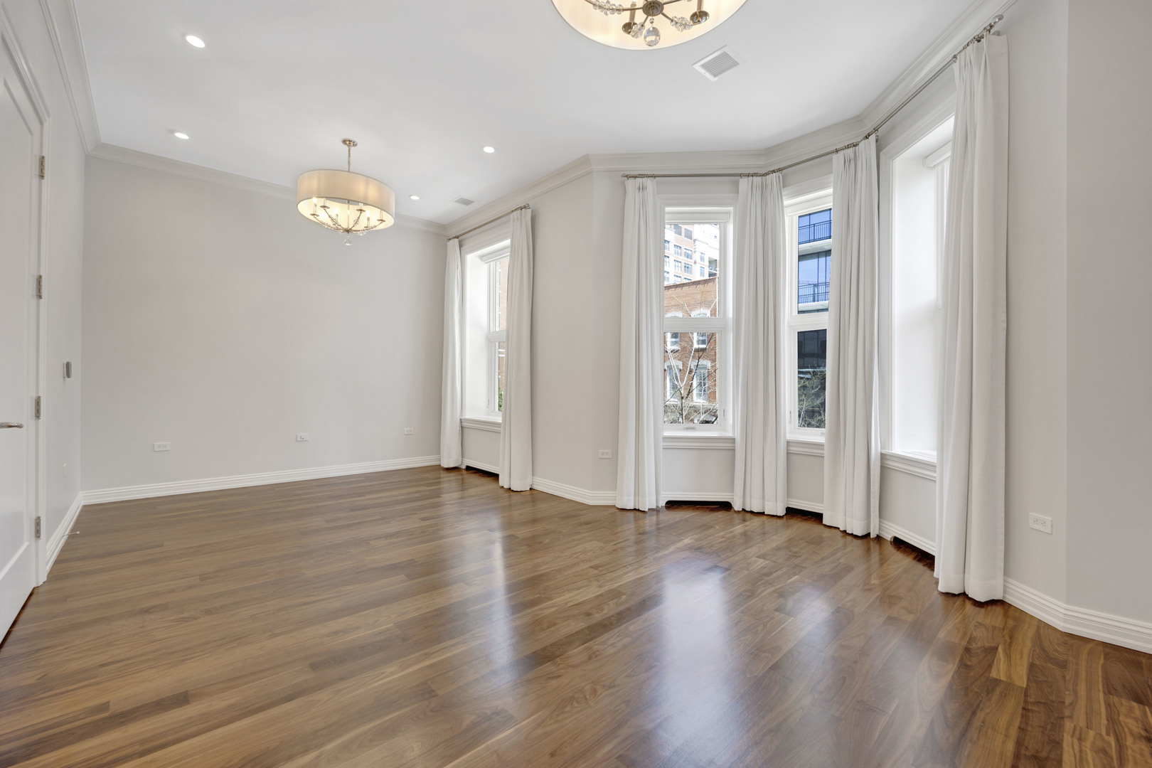 105 West Chestnut Street Chicago, IL 60610 - Photo 7 of 33