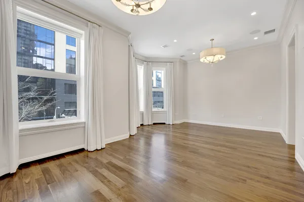 $16,500 | 105 West Chestnut Street, Chicago, IL 60610