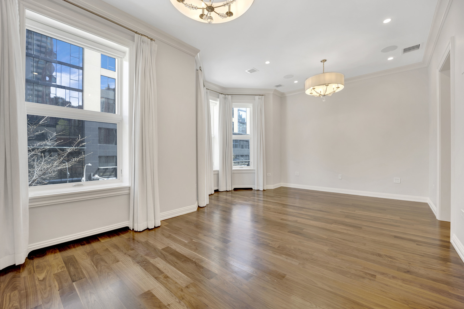105 West Chestnut Street Chicago, IL 60610 - Photo 8 of 33
