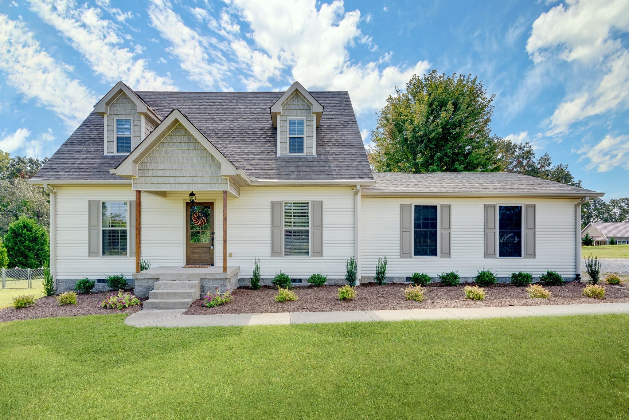 994 Hoover Road Burns, TN 37029 - Photo 1 of 28 a front view of house with yard and outdoor seating