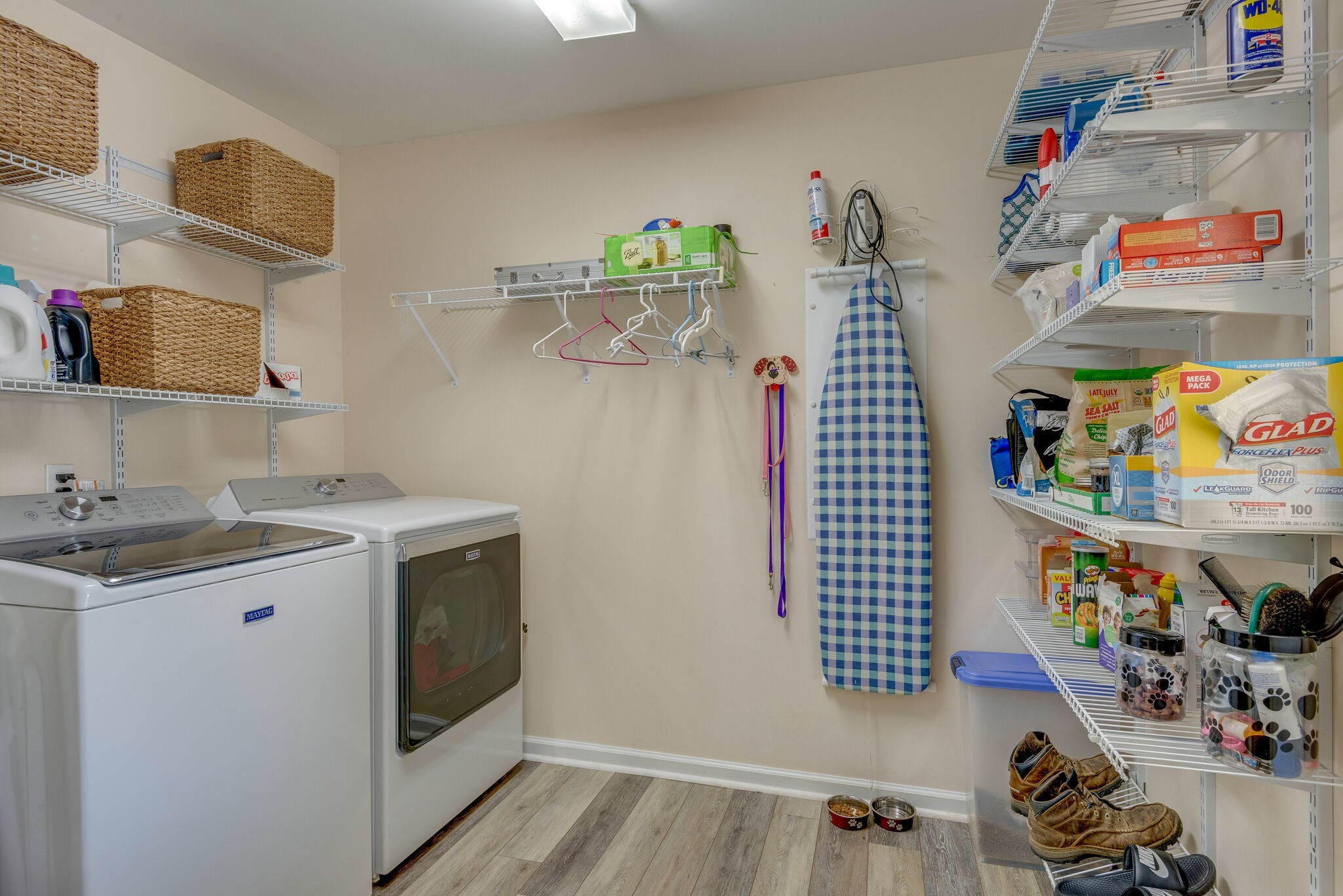 994 Hoover Road Burns, TN 37029 - Photo 25 of 28 a utility room with sink dryer and washer