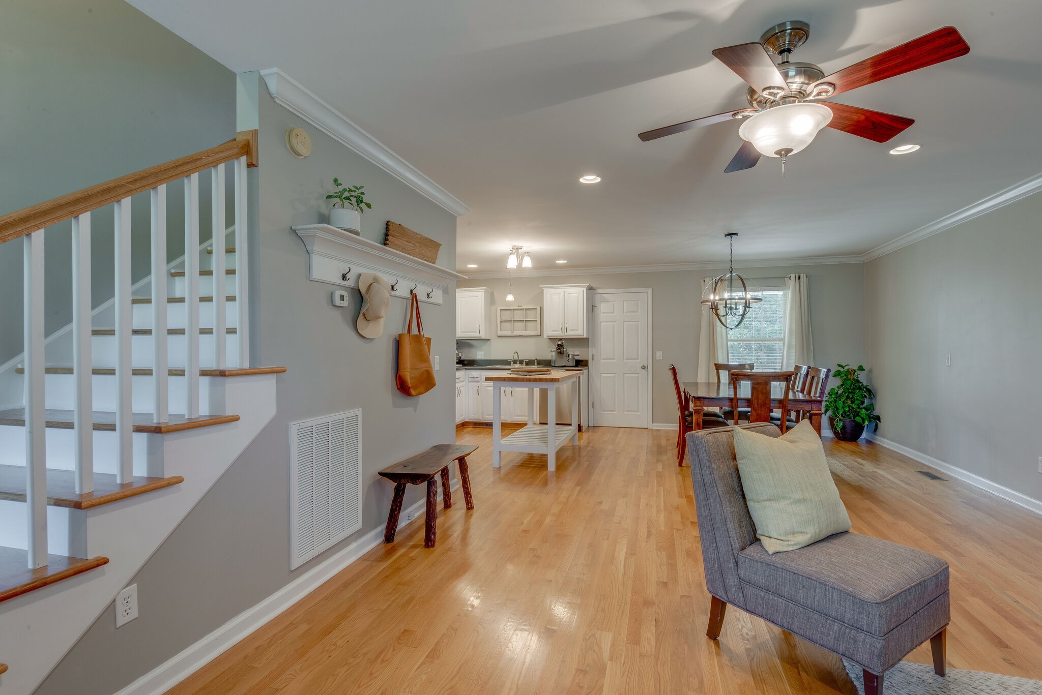 994 Hoover Road Burns, TN 37029 - Photo 7 of 28 a living room with furniture and kitchen view