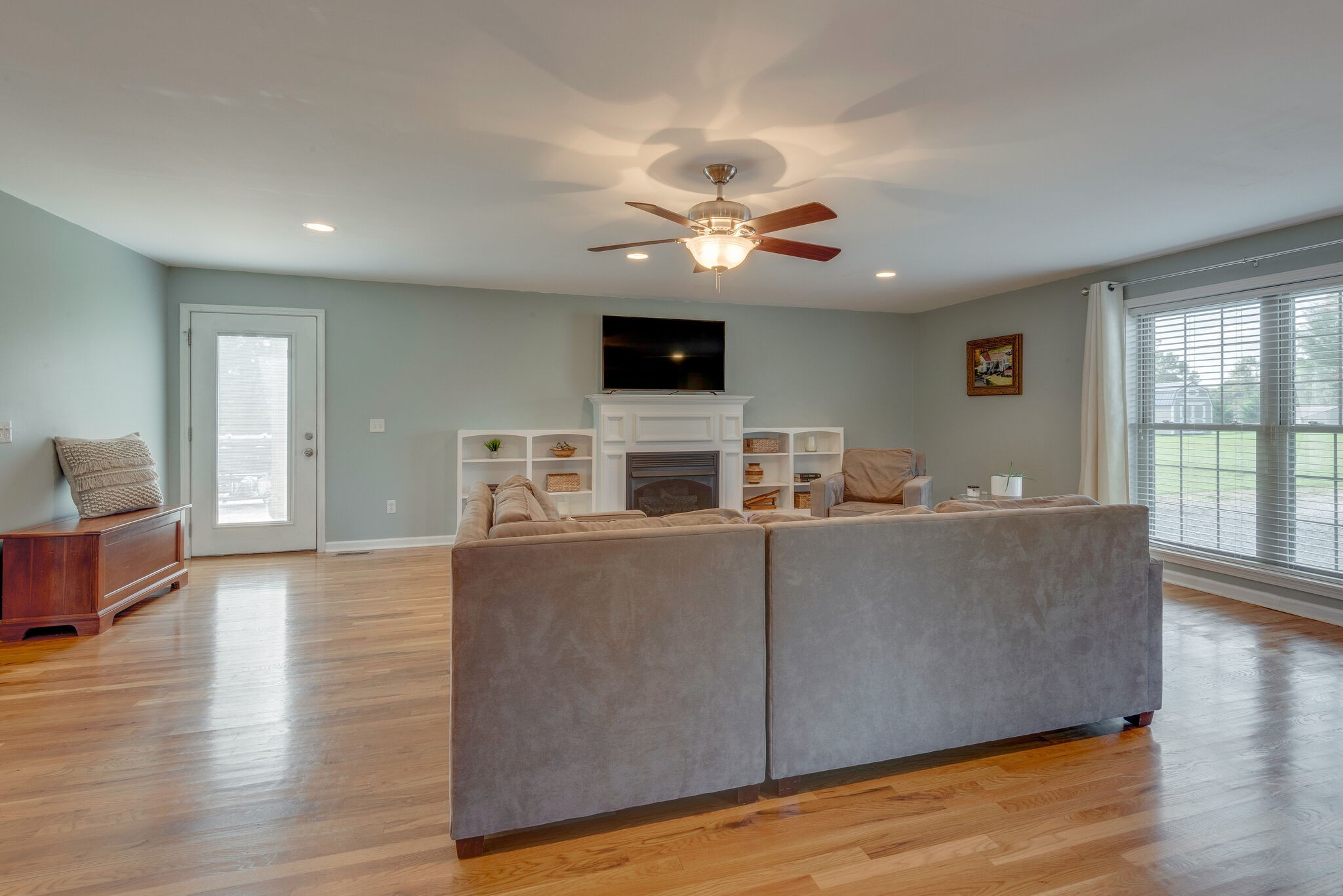 994 Hoover Road Burns, TN 37029 - Photo 10 of 28 a living room with furniture and a flat screen tv