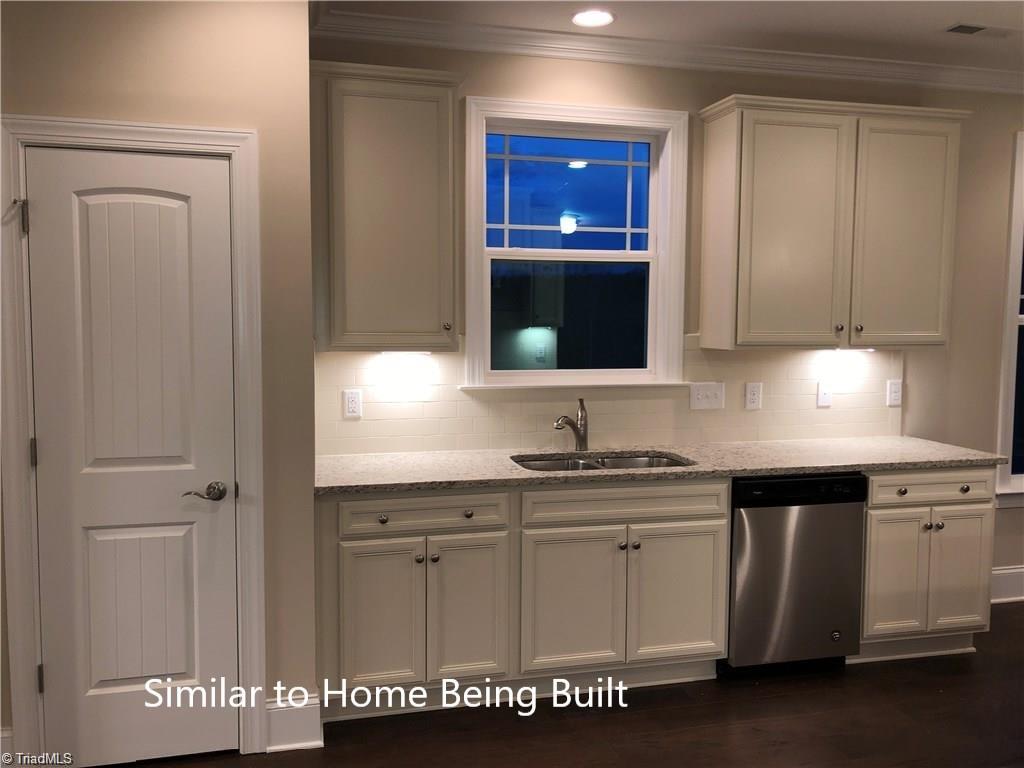 5504 Rambling Road Greensboro, NC 27409 - Photo 7 of 33