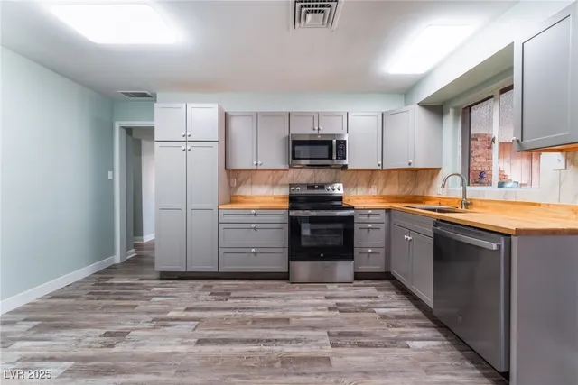 $2,250 | 2112 South Van Patten Place, Las Vegas, NV 89104